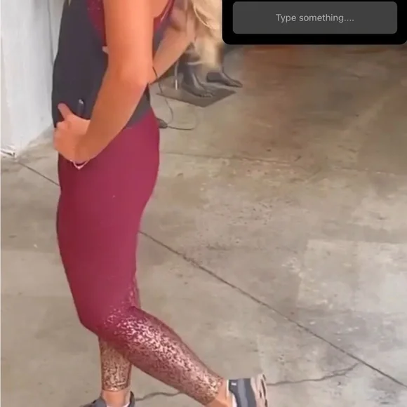 Beyond yoga burgundy& gold high waisted leggings! ✨🧘‍♀️✨ - Picture 3 of 9